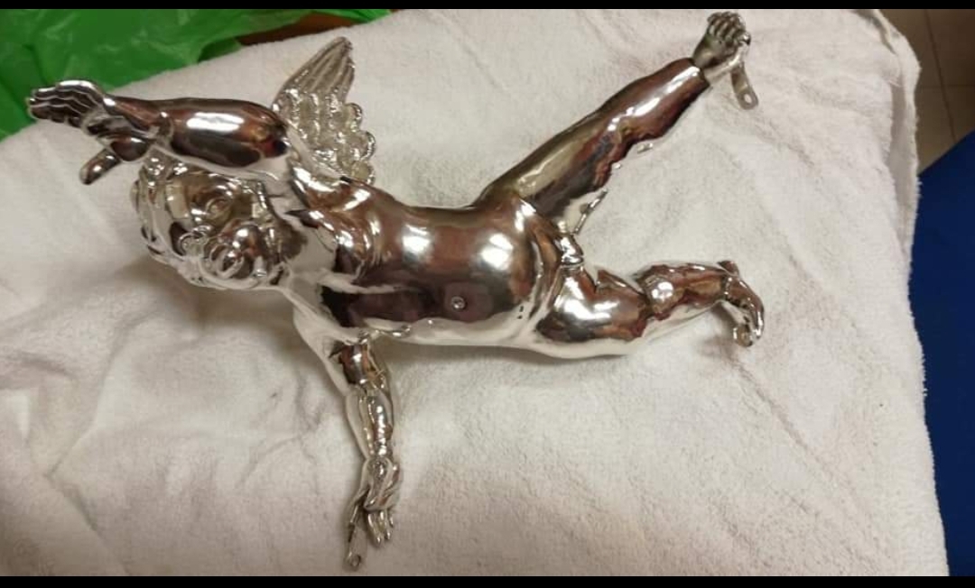 Arreglo de uno de los Angelito del paso de la Virgen de la Merced de Écija 